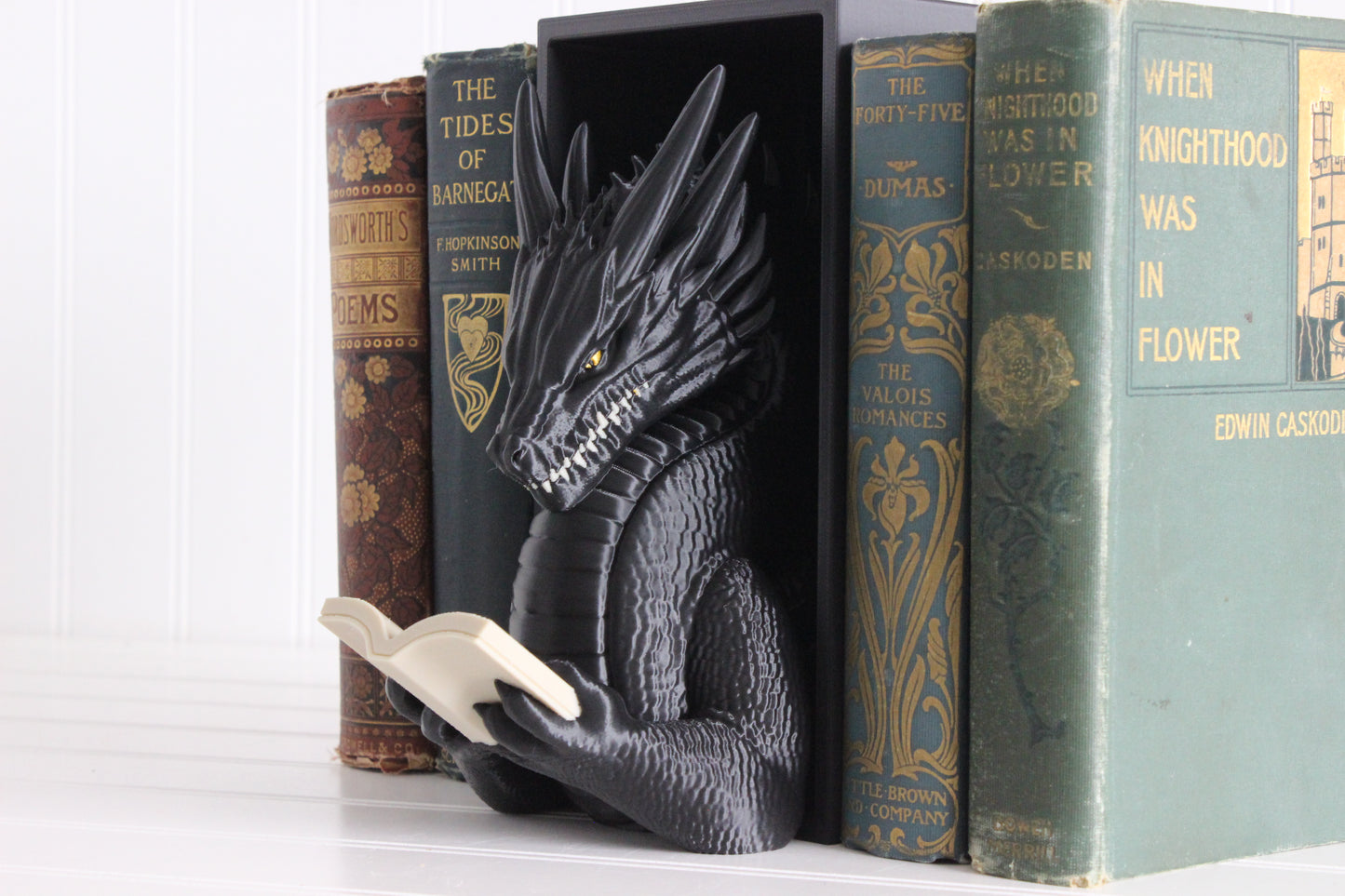 Dragon Book Nook, Dragon Reading, Bookshelf Decor, 3D Print